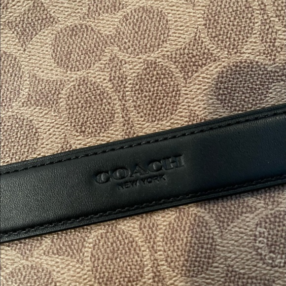 Coach Manahatten signature pouch - Picture 3 of 8
